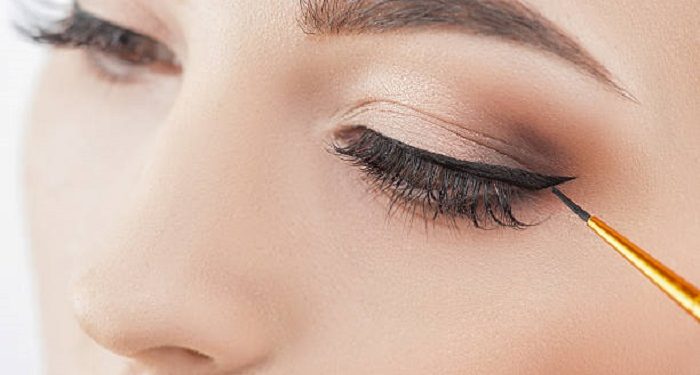 Rekomendasi Eyeliner Waterproof Cocok untuk Pemula