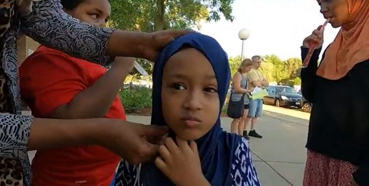 Sekolah Dasar di Minnesota Izinkan Siswi Kenakan Hijab Bergambar Maskot Sekolah