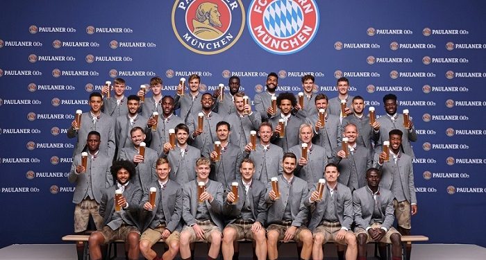 Dua Bintang yang Tak Angkat Bir Saat Sesi Foto Bayern Muenchen Ini Temukan Ketenangan dalam Shalat