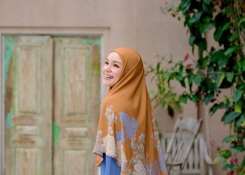 Cara Dewi Sandra Menyeimbangkan Dunia dan Akhirat