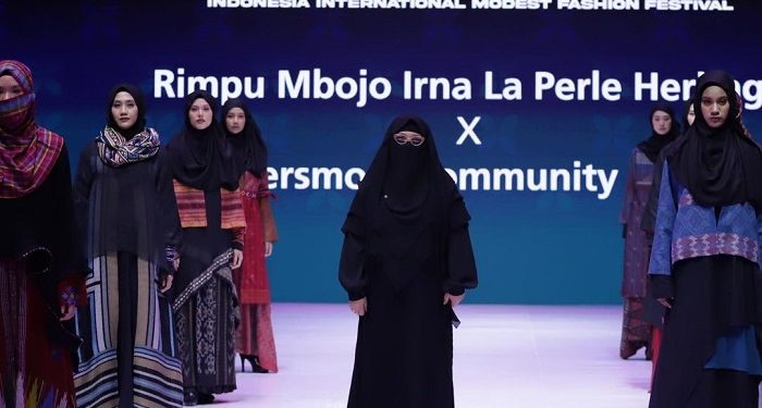 Keindahan Tenun Bima dalam Koleksi Rimpu Mbojo Irna Laperle Heritage