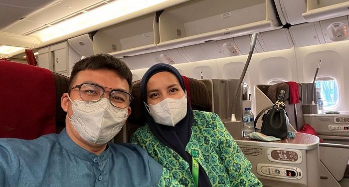 Pertama Kali Ibadah ke Tanah Suci, Tya Ariestya Tak Henti Menangis di Depan Ka'bah