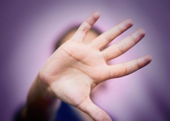 Bukan KDRT, ini 5 cara menegur pasangan dengan baik