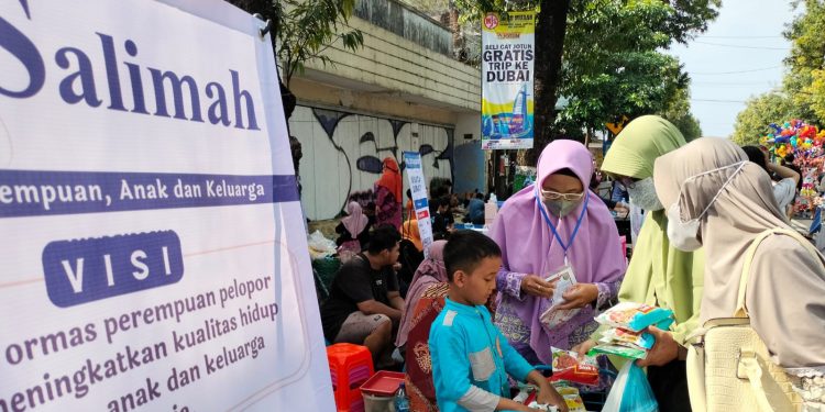 Salimah Kudus Ngelapak di Car Free Day Alun-alun Kudus