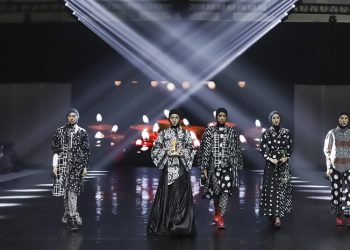 Koleksi Desainer Lisa Fitria Warnai Penutupan JMFW 2023: Terinspirasi Peristiwa Kanjuruhan