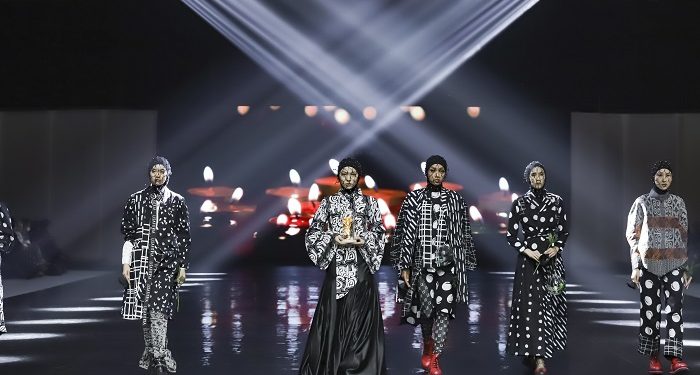 Koleksi Desainer Lisa Fitria Warnai Penutupan JMFW 2023: Terinspirasi Peristiwa Kanjuruhan