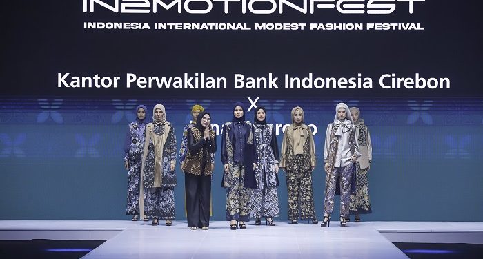 Bernuansa Batik Ciwaringin, Nina Nugroho Hadirkan Koleksi Busana Kerja Muslimah