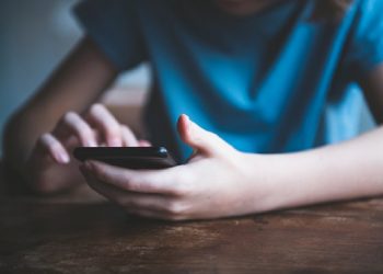 Usia yang Tepat Anak Memiliki Smartphone