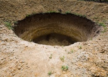 Berbuat Zhalim Ibarat Menggali Lubang untuk Diri Sendiri