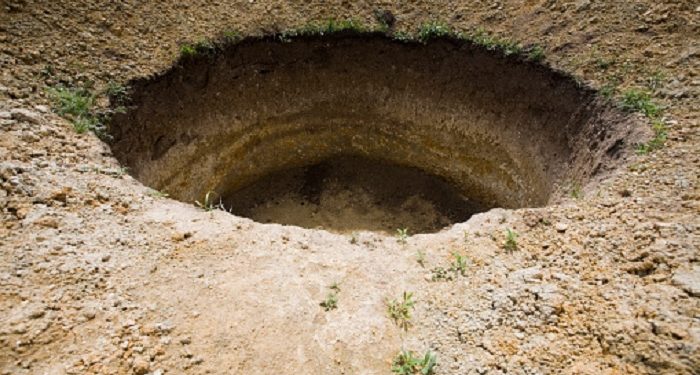 Berbuat Zhalim Ibarat Menggali Lubang untuk Diri Sendiri