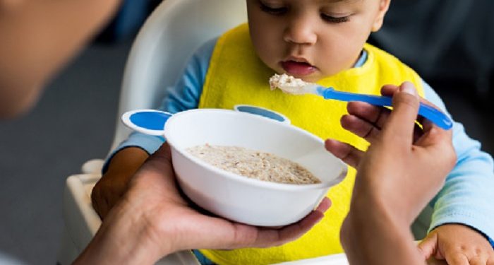 Risiko Terlambat Menaikkan Tekstur MPASI pada Anak