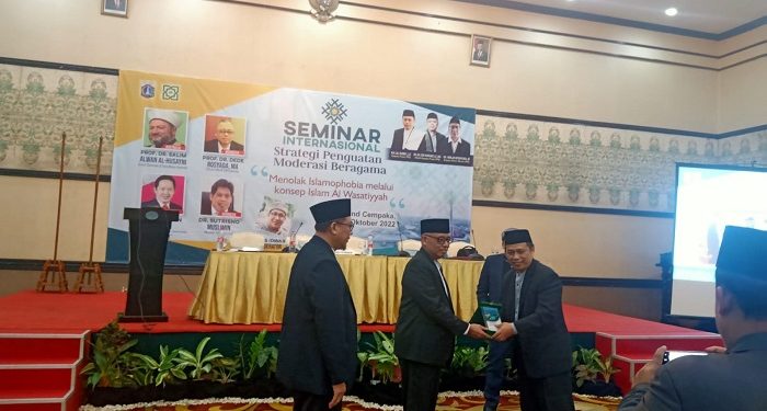 Konsep Wasathiyyah dalam Menghadapi Kelompok Ekstrim Kanan dan Ekstrim Kiri
