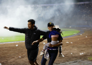Tips Mengajak Anak Menyaksikan Pertandingan Sepak Bola di Stadion