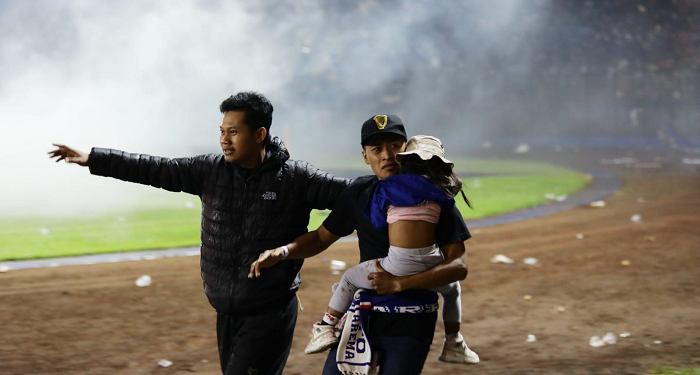 Tips Mengajak Anak Menyaksikan Pertandingan Sepak Bola di Stadion