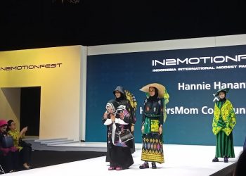 Uniknya Koleksi Hannie Hananto, Tuangkan Keindahan Tenun Sukarare di ISEF 2022