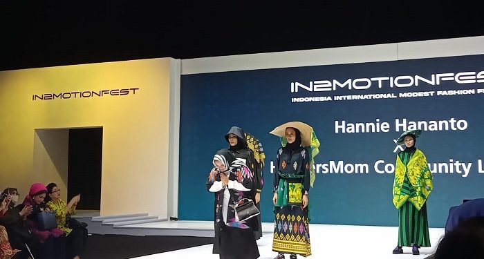 Uniknya Koleksi Hannie Hananto, Tuangkan Keindahan Tenun Sukarare di ISEF 2022