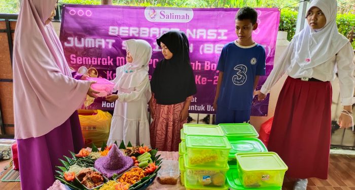 Syukuri Milad Ke 20, Salimah Bojonggede Bagikan 755 Paket Nasi Jum'at Berkah