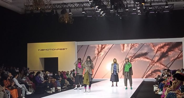 Desainer Lisa Fitria Hadirkan Koleksi Spring Summer di Penutup IN2MOTIONFEST 2022