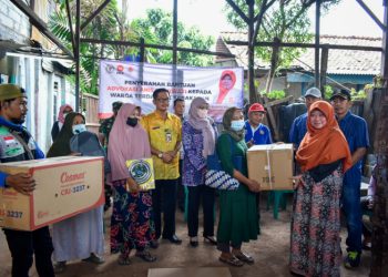 Korban Kebakaran Pulo Kambing Jakarta Timur Dapat Bantuan Peralatan Rumah Tangga dari Anis Byarwati