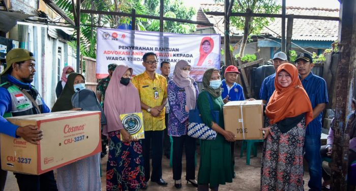 Korban Kebakaran Pulo Kambing Jakarta Timur Dapat Bantuan Peralatan Rumah Tangga dari Anis Byarwati