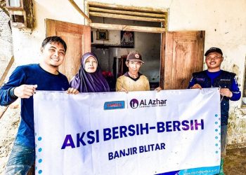 Tim Formula Tanggap Bencana Lakukan Aksi Bersih-Bersih Bantu Korban Terdampak Banjir di Blitar
