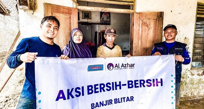 Tim Formula Tanggap Bencana Lakukan Aksi Bersih-Bersih Bantu Korban Terdampak Banjir di Blitar