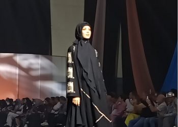 Rahma Ika Pamerkan Koleksi Busana Haji dan Umrah di JMFW