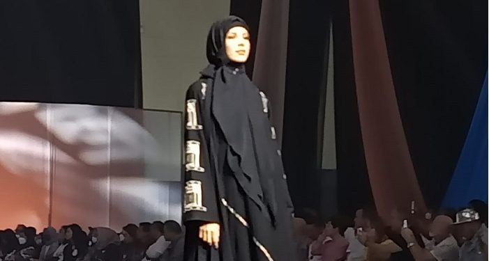 Rahma Ika Pamerkan Koleksi Busana Haji dan Umrah di JMFW