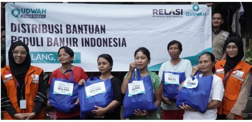 40 Anak Penyintas Banjir di Malang Dapat Bantuan Peralatan Sekolah dari Qudwah Indonesia