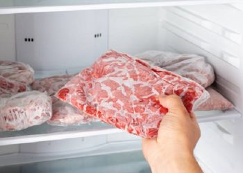3 Cara Aman Mencairkan Daging Beku