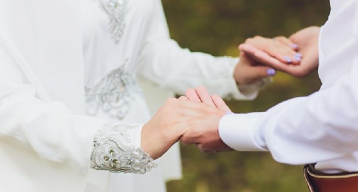 Menerima Kelebihan dan Kekurangan Pasangan