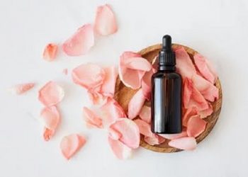 4 Rekomendasi Skincare Serum untuk Memudarkan Bekas Jerawat