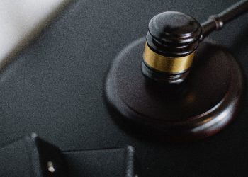 Menjadi saksi yang adil karena Allah