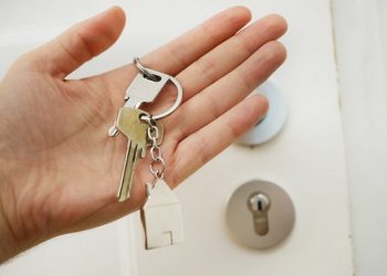 Menyimpan Rahasia Suami Istri