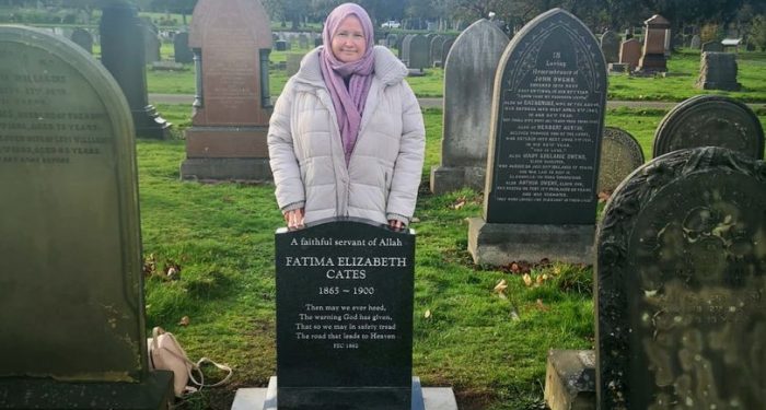 Kuburan Wanita Inggris Pertama yang Masuk Islam Kini Dipasangi Nisan