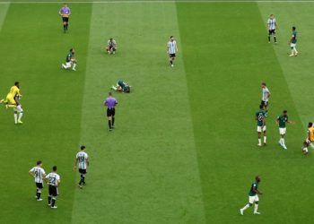 Tim Sepakbola Arab Saudi Menang Mengejutkan atas Argentina, Pemain Sujud Syukur