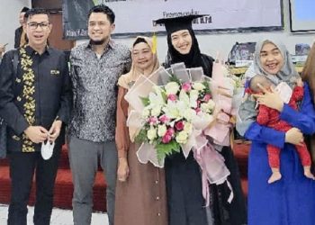 Raih Gelar Doktor Kedua Kalinya, Oki Setiana Dewi: Kuliah Itu Selalu Membahagiakan