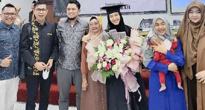 Raih Gelar Doktor Kedua Kalinya, Oki Setiana Dewi: Kuliah Itu Selalu Membahagiakan