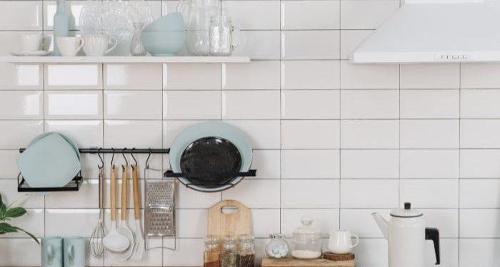Membersihkan dapur