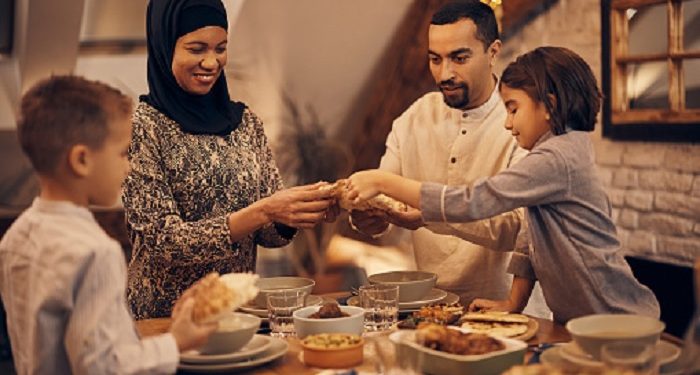 Ingin Dimudahkan Urusan? Solusinya Berbakti Kepada Orang Tua