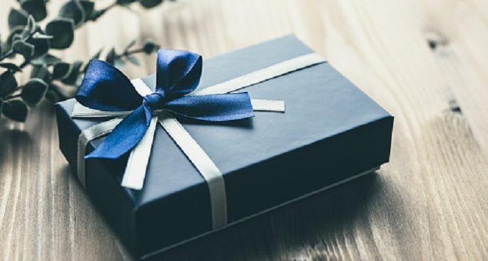 Pengertian Hibah dan Apa Bedanya dengan Hadiah?