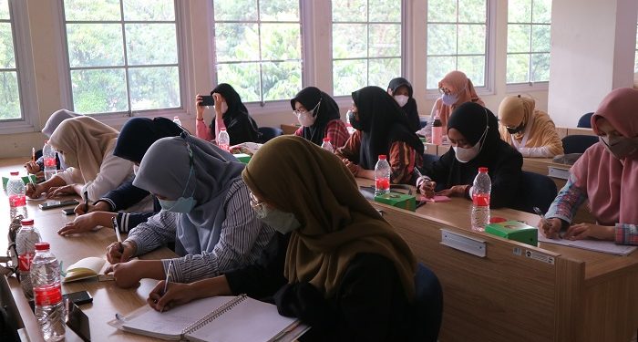 Pentingnya Self Development bagi Muslimah dalam Dunia Kerja