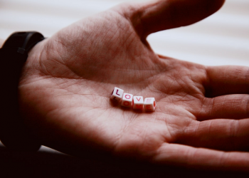 5 Love Languages yang Perlu Kamu Ketahui Agar Hubunganmu dengan Pasangan Semakin Harmonis