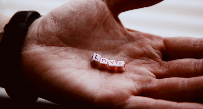 5 Love Languages yang Perlu Kamu Ketahui Agar Hubunganmu dengan Pasangan Semakin Harmonis