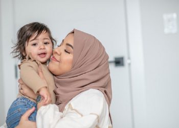 Menjadi Istri dan Ibu yang Berkepribadian Kokoh