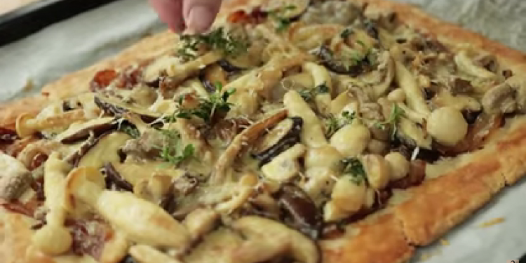 Resep Pizza Jamur Krispi yang Renyah dan Gurih