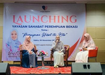 Tiga Pertanyaan Ini Yang Membuat Dewi Sandra Memilih Islam