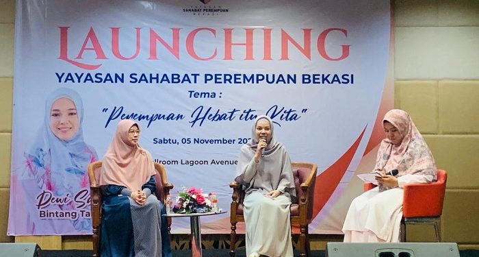 Tiga Pertanyaan Ini Yang Membuat Dewi Sandra Memilih Islam