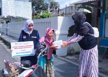 Jumat Berkah, LAZ Al Azhar Cilacap Bagikan Ratusan Paket Makanan Siap Saji