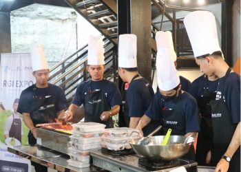Santri RGI Yogyakarta Masak dan Bagikan Makanan Gratis untuk Pedagang di Malioboro